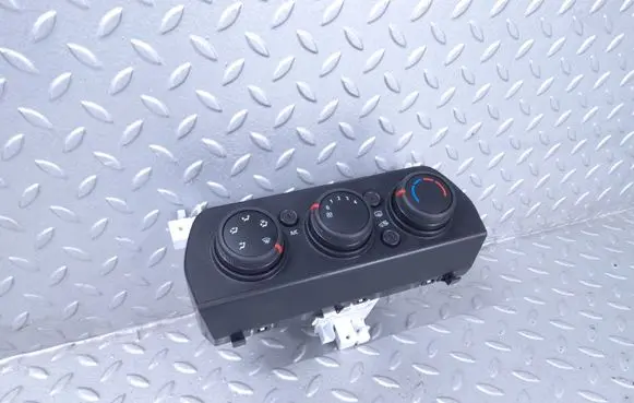 Dacia Sandero III Climate control unit 275003079
