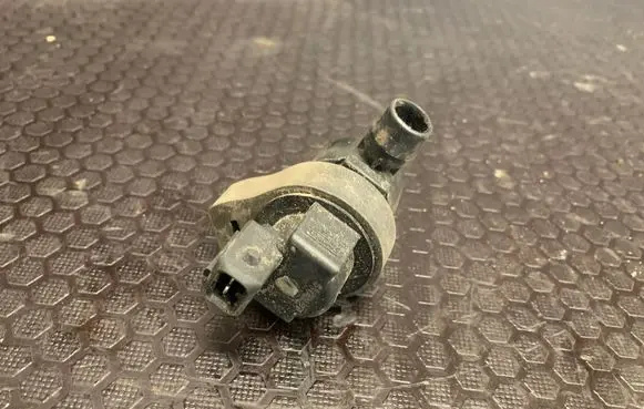 BMW 3 E46 Vacuum valve 1433602