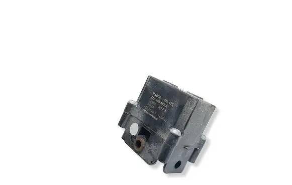 BMW X5 F15 Air suspension valve block 472255562