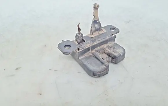 Volkswagen Golf IV Tailgate/trunk/boot lock/catch/latch 1J6827505B