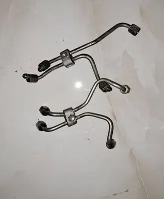 Toyota Avensis T270 Fuel injector supply line/pipe 