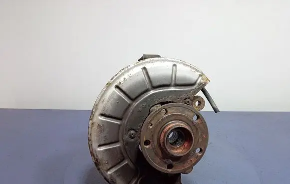 Skoda Octavia Mk2 (1Z) Front wheel hub spindle knuckle 