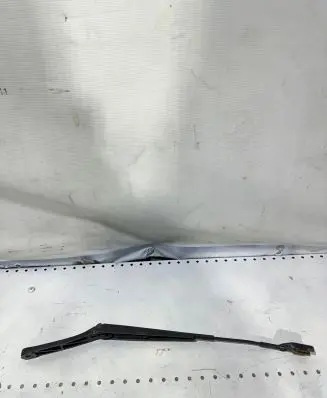 Volkswagen Golf VI Front wiper blade arm 1Q1955409