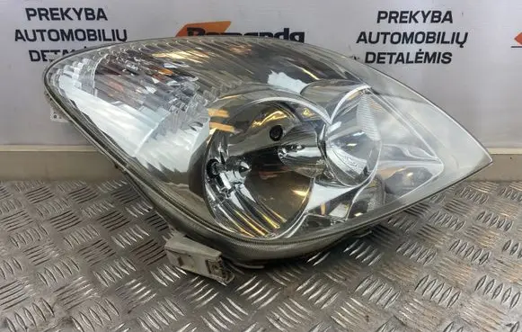 Toyota Corolla Verso E121 Headlight/headlamp 9922679004