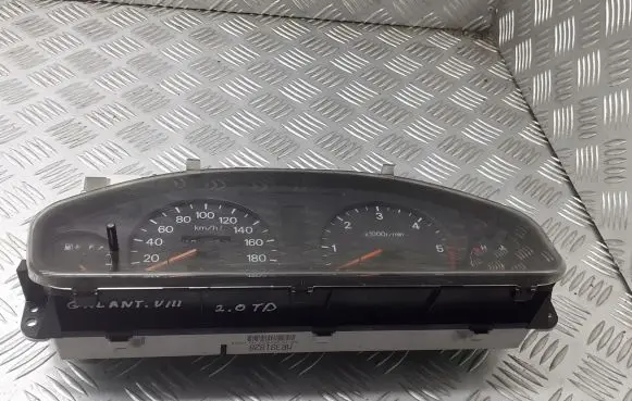 Mitsubishi Galant Speedometer (instrument cluster) MR381828