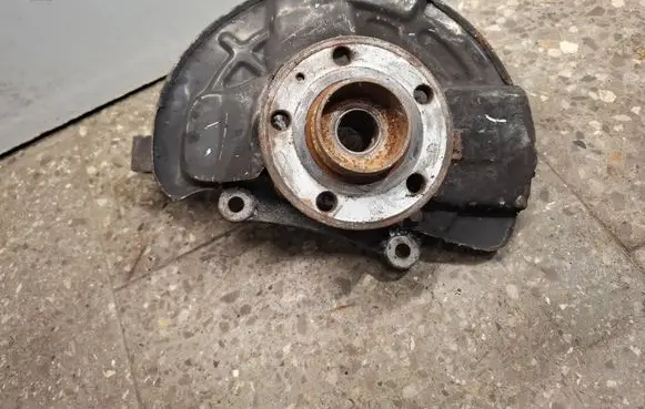 Front wheel hub