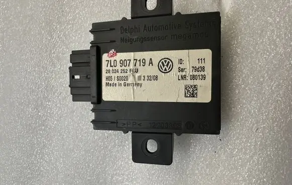 Volkswagen Touareg I Alarm control unit/module 7L0907719A 12203806
