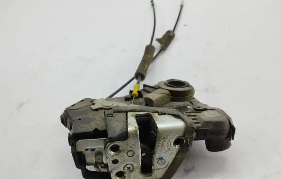 Toyota Corolla Verso AR10 Front door lock