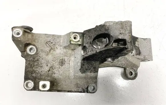 Skoda Fabia Mk1 (6Y) Engine mounting bracket 038903143R
