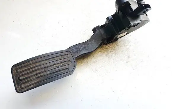 Nissan Leaf I (ZE0) Accelerator throttle pedal 9320416b
