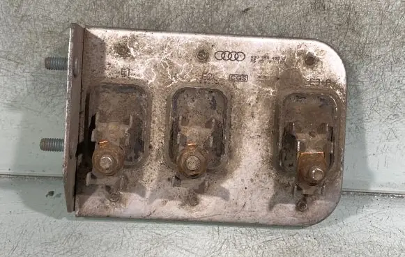 Audi A6 S6 C5 4B Coolant fan relay 8d0959493a