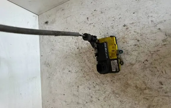 Volvo XC90 Front door lock 3063617
