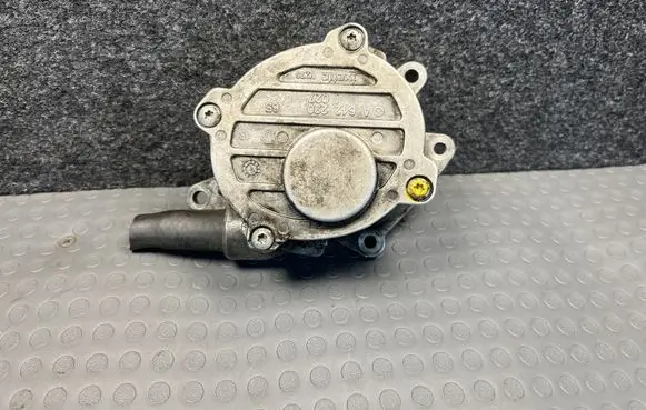 Jeep Commander Vacuum pump A6422300165