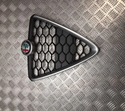 Alfa Romeo Giulietta Front grill 156109980