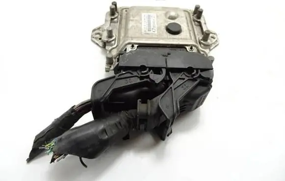 Suzuki Swift II Engine control unit/module 0261S05712 3391069L00 1039S41527