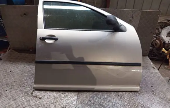 Volkswagen Golf IV Front door