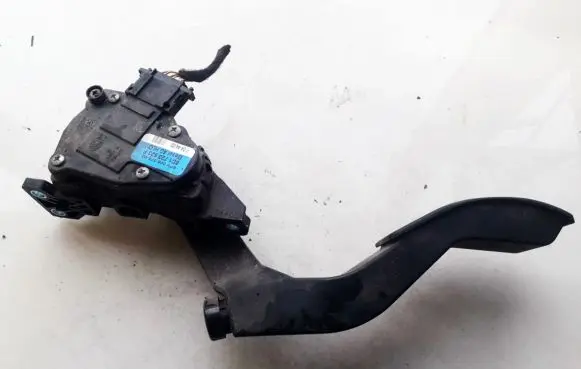 Audi A6 S6 C5 4B Accelerator throttle pedal 8D1723523F 6PV0837602