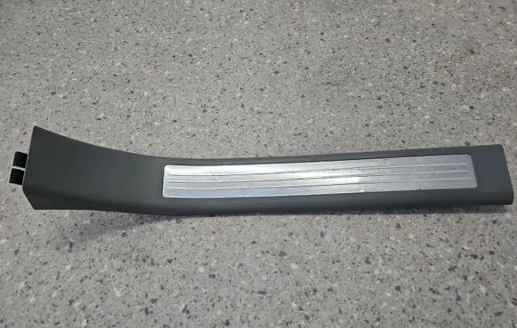 Mercedes-Benz GL X164 Rear sill trim cover A1646801335 1646801335
