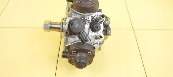 Land Rover Discovery 4 - LR4 Fuel injection high pressure pump 0445010629 30SP13