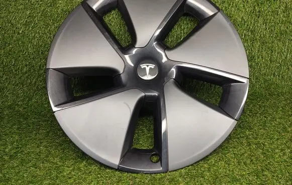 Tesla Model 3 R18 wheel hub/cap/trim 104427100A TLQ00410104