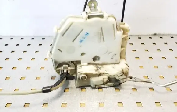 Honda FR-V Front door lock