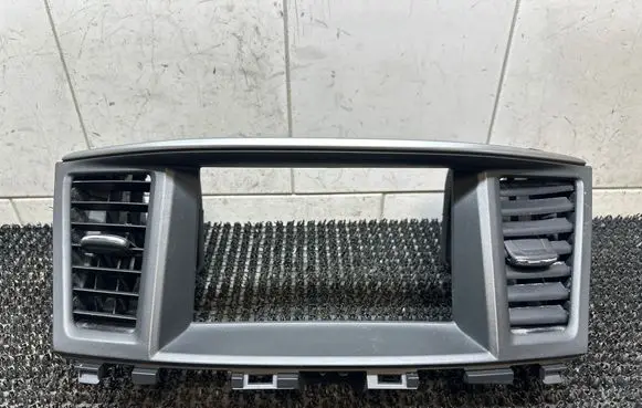 Infiniti QX60 L50 Dash center air vent grill