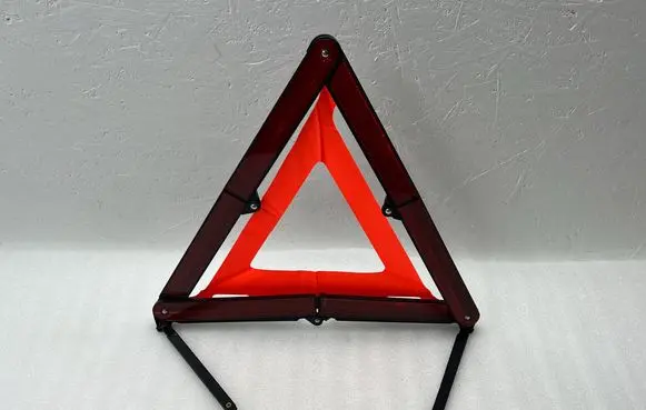Cupra Formentor Emergency warning sign 