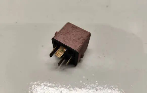 BMW 5 E39 Other relay 0332019168