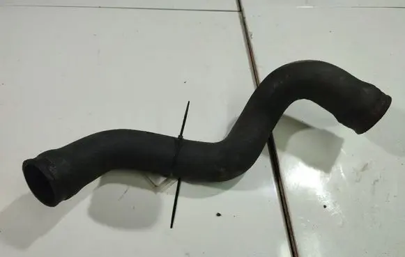 Volkswagen PASSAT B5 Intercooler hose/pipe 058145856C