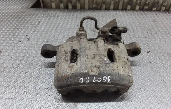 Mitsubishi Pajero Front brake caliper