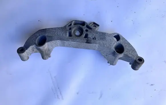 Mini Cooper Countryman R60 Engine mount vacuum valve 6772032