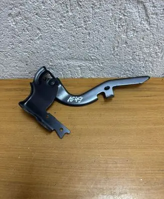Engine bonnet/hood hinges