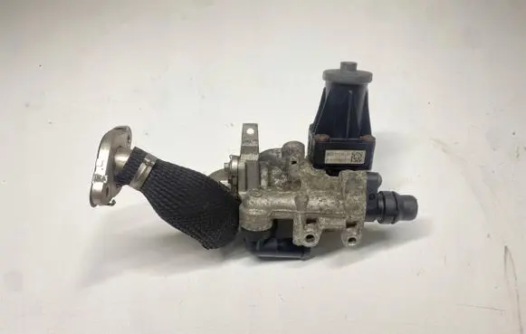Land Rover Evoque I EGR valve G4D3-9D475-BA