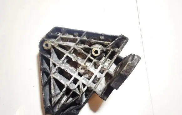 Volkswagen PASSAT B5.5 Engine mounting bracket 06b260885d