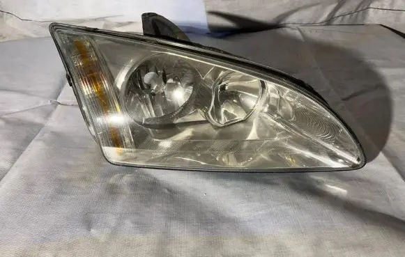 Ford Focus Headlight/headlamp 4M5113W029BD 4M5113W029