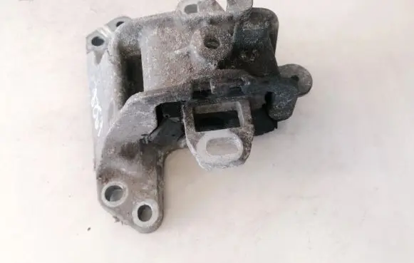 Citroen C5 Engine mount bracket