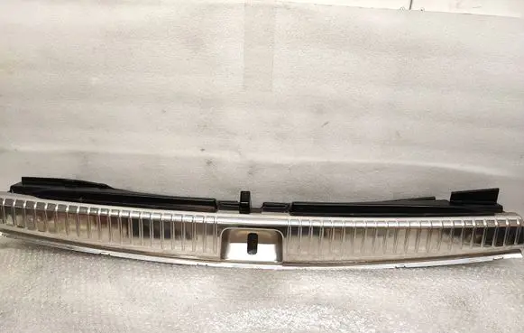 Trunk/boot sill cover protection