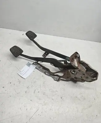 Peugeot 107 Pedal assembly 471100H020