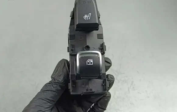 KIA Sorento IV Electric window control switch 93581P2240WK