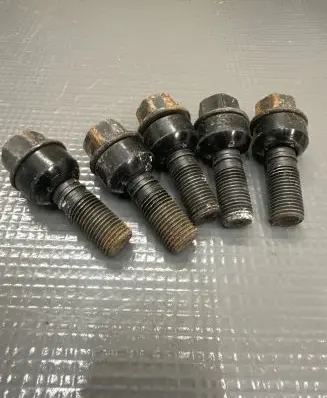 Porsche Cayenne (9Y0 9Y3) Nuts/bolts 