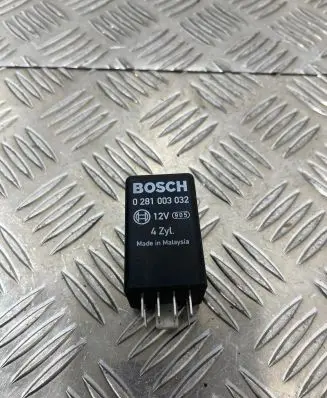 Audi A8 S8 D3 4E Glow plug pre-heat relay 0281003032