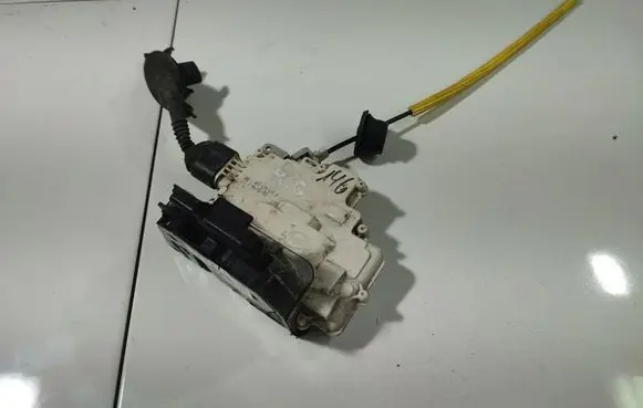 Audi A6 S6 C6 4F Rear door lock 