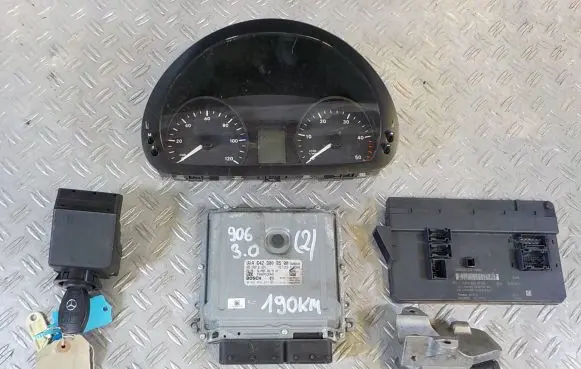 Mercedes-Benz Sprinter W906 Engine control unit/module A6429008500 1039S36527 0281016977