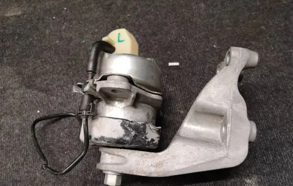 Ford Mustang VI Engine mounting bracket FR3C6B033Cb