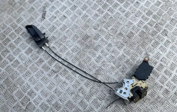 Subaru Forester SG Front door lock