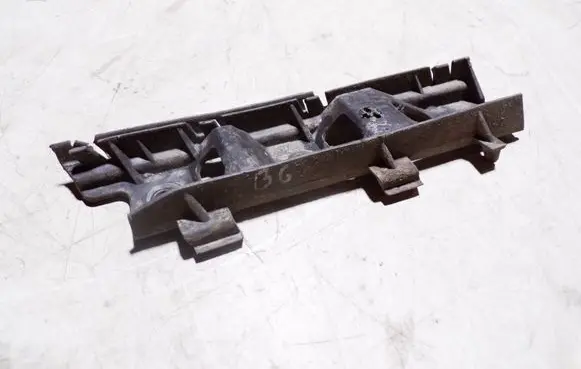 Volkswagen PASSAT B6 Front bumper mounting bracket 3C0807184