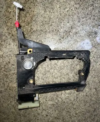 Front door exterior handle/bracket