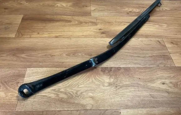 BMW 5 E39 Front wiper blade arm 8361743