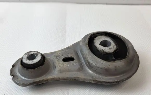 Nissan NV300 Engine mount bracket 93866731 112388746R