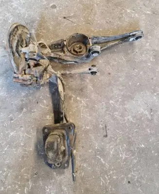 Rear wheel hub spindle/knuckle